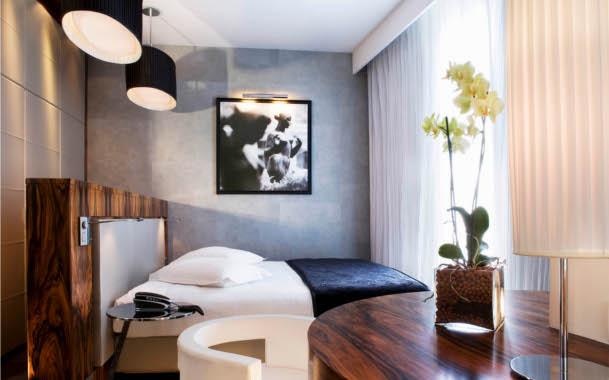 Clarion Collection Etoile Saint Honore