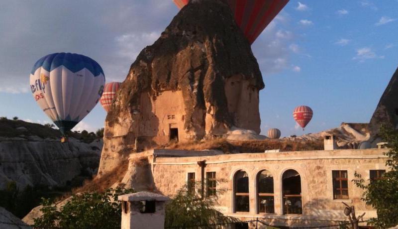 Travellers Cave Hotel
