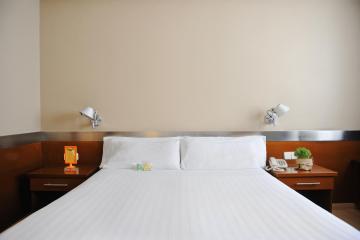 Отель Tres Torres Atiram Испания, Барселона, фото 24