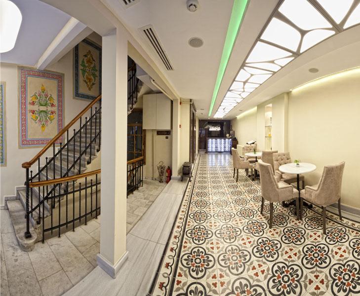 Triada Hotel
