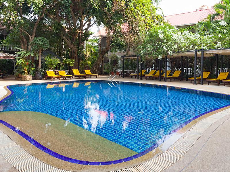 Tropica Bungalow Hotel & Restaurant