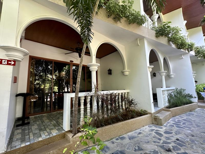 Tropica Bungalow Hotel & Restaurant