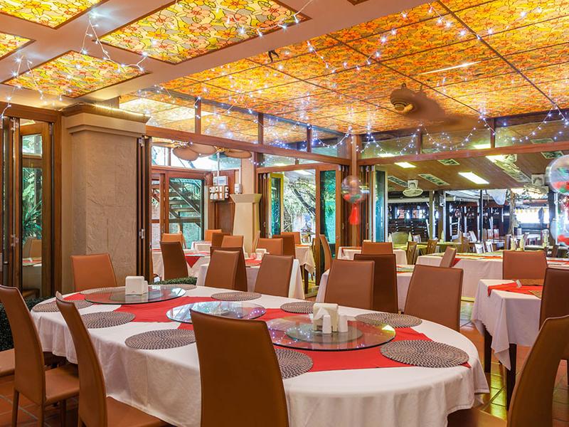 Tropica Bungalow Hotel & Restaurant