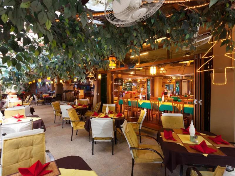 Tropica Bungalow Hotel & Restaurant