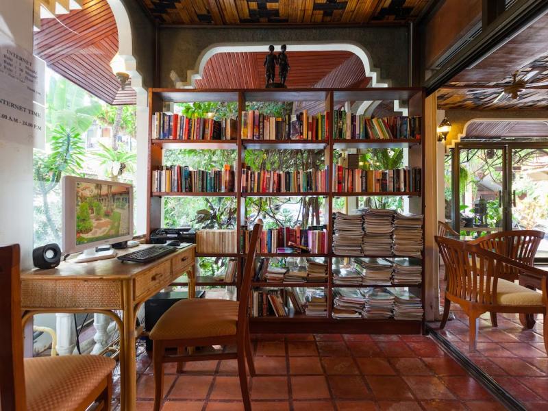 Tropica Bungalow Hotel & Restaurant