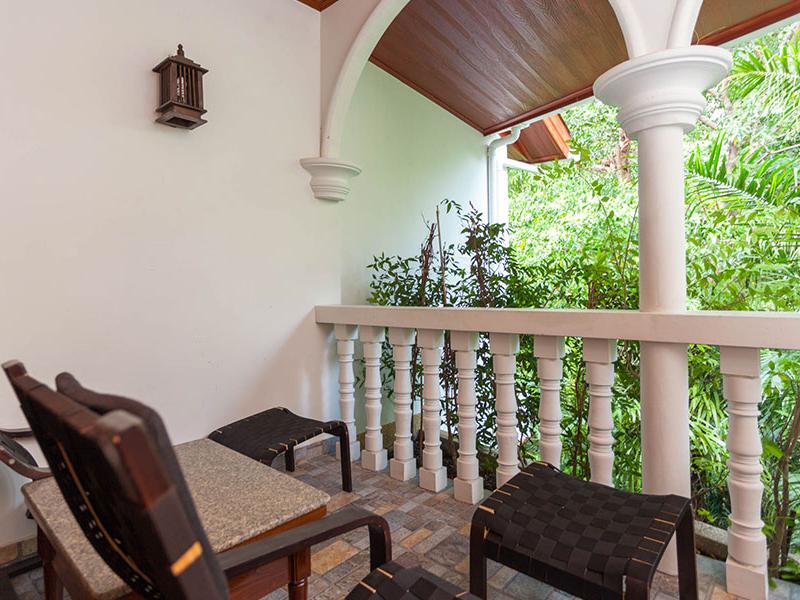 Tropica Bungalow Hotel & Restaurant