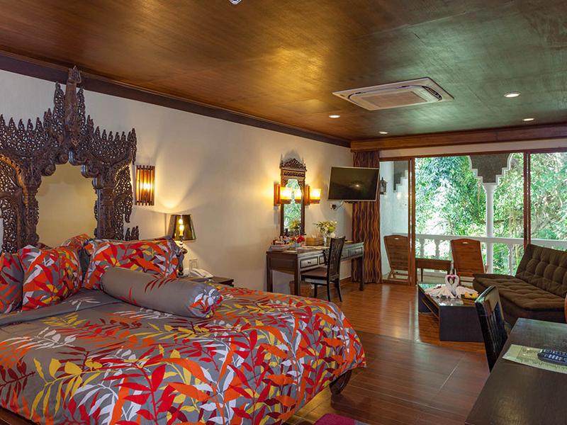 Tropica Bungalow Hotel & Restaurant