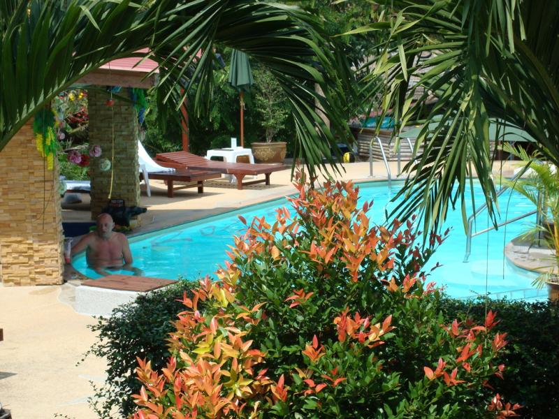 Tropical Garden Lounge Hotel & Resort