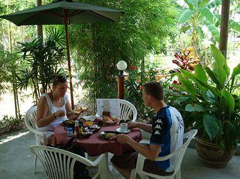 Tropical Garden Lounge Hotel & Resort