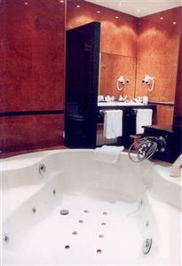 Tryp Leon Hotel