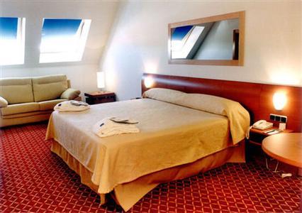 Tryp Leon Hotel