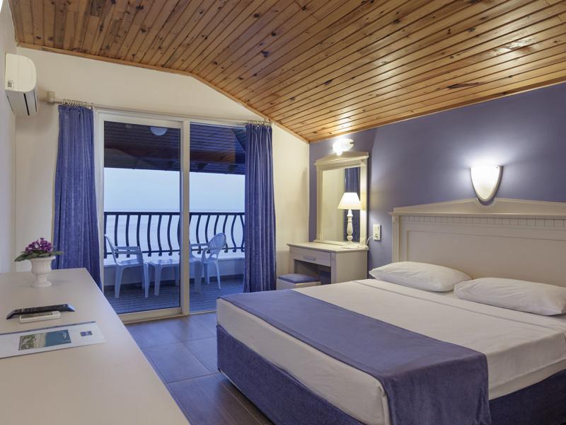 Club Turtas Beach Hotel