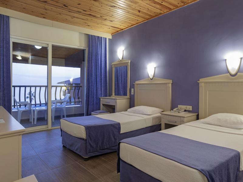 Club Turtas Beach Hotel