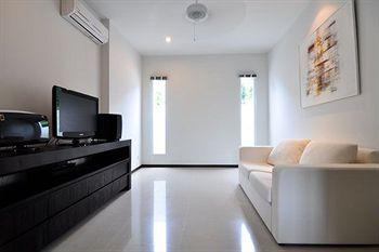 Two Villas Holiday Oriental Style Naiharn Beach