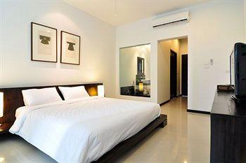 Two Villas Holiday Oriental Style Naiharn Beach