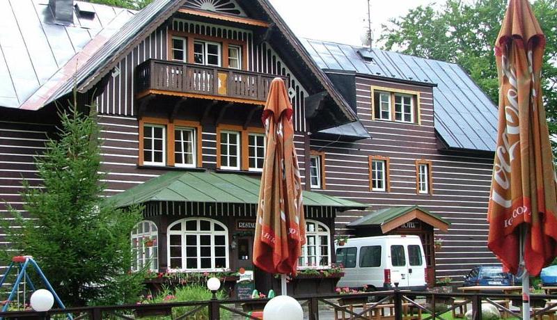 Hotel U tri ruzi