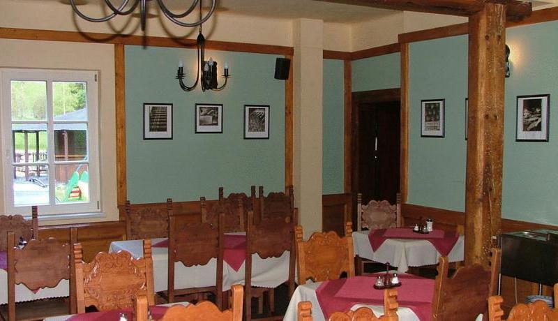 Hotel U tri ruzi