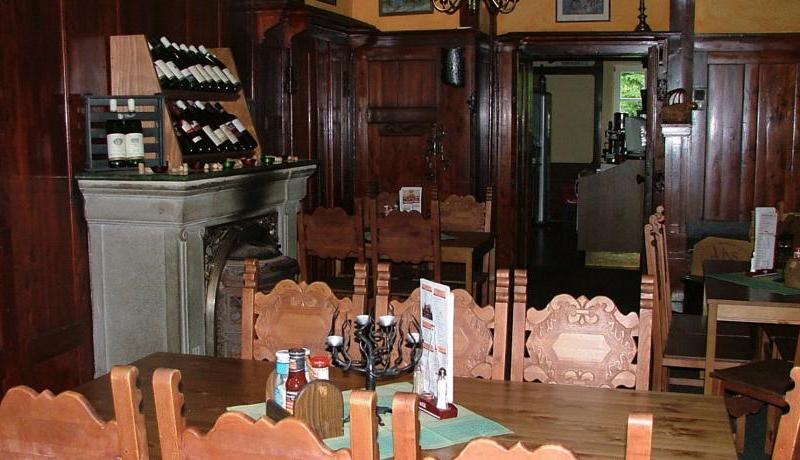 Hotel U tri ruzi