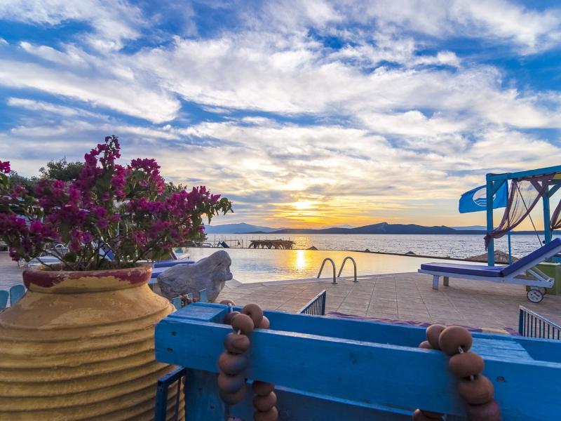 Venus Beach Hotel Bungalows