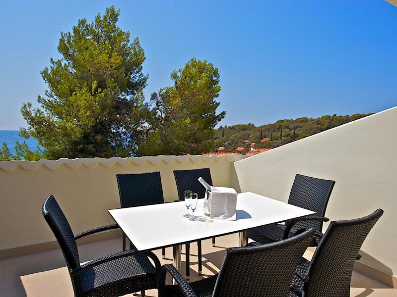 Verudela Beach & Villa Resort