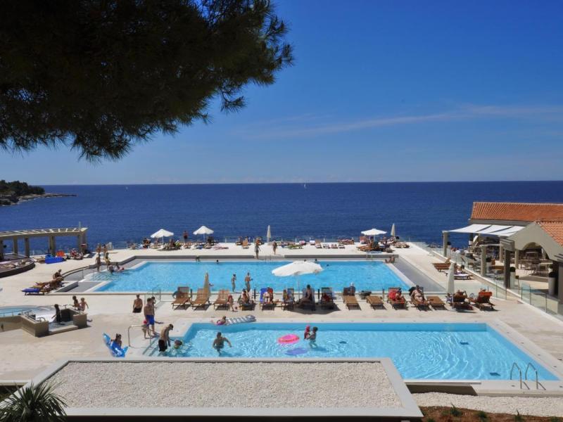 Verudela Beach & Villa Resort