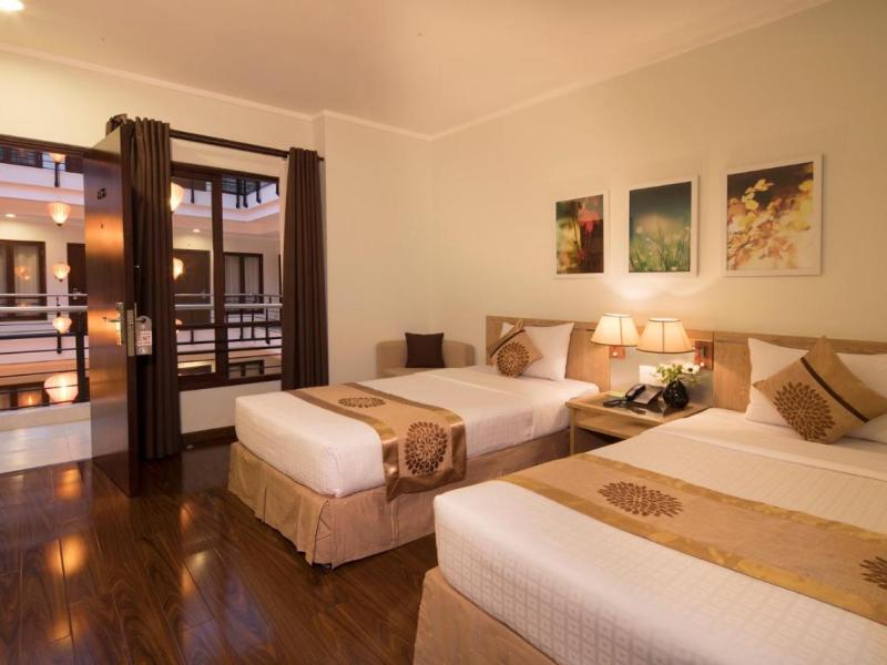 Vien Dong Hotel (275A Pham Ngu Lao)