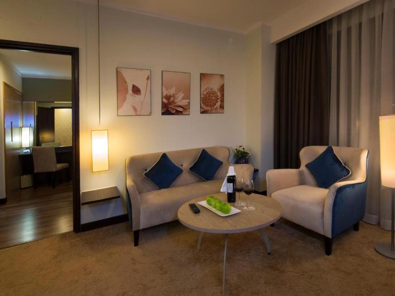 Vien Dong Hotel (275A Pham Ngu Lao)