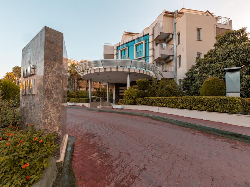 Viking Nona Beach Hotel