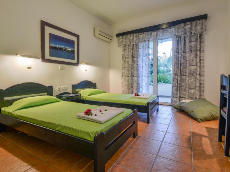 Villa Phoenix Apartments & Studios