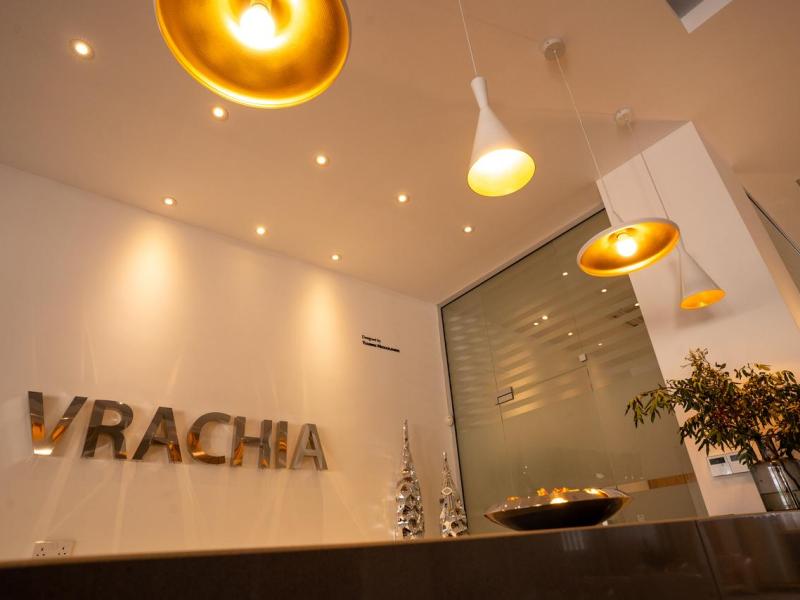 Vrachia Beach Hotel & Suites