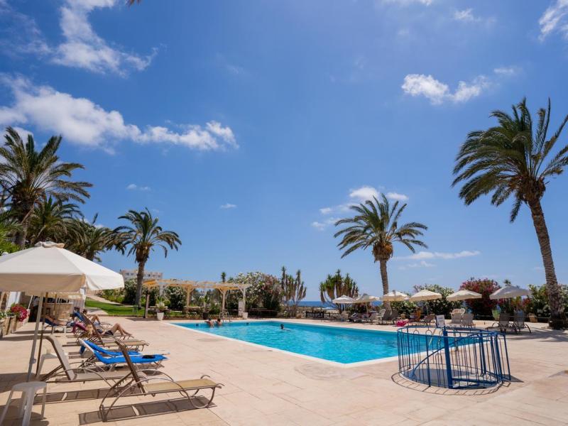 Vrachia Beach Hotel & Suites