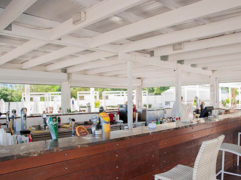 Vrissiana Beach Hotel