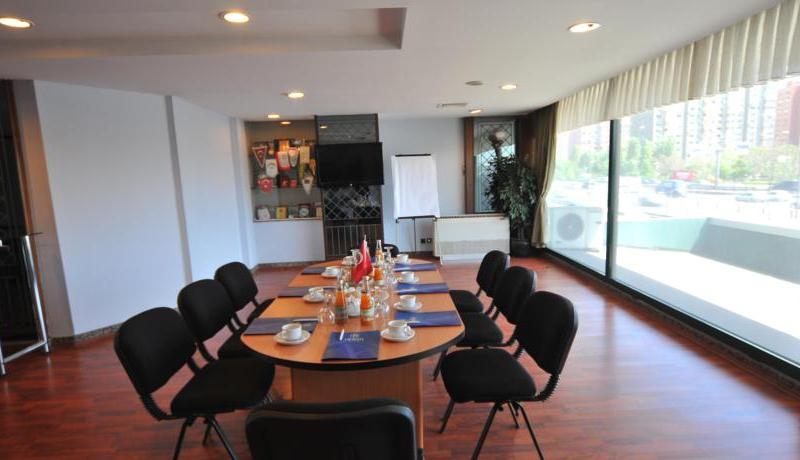 Adela Hotel 