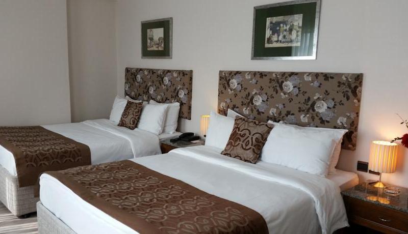 Adela Hotel 