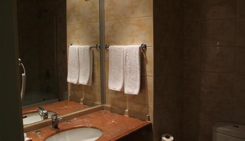Adela Hotel 