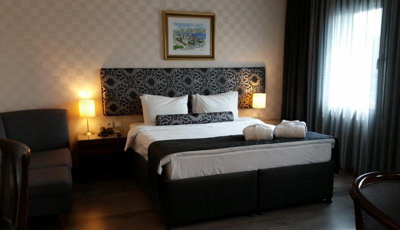Adela Hotel 