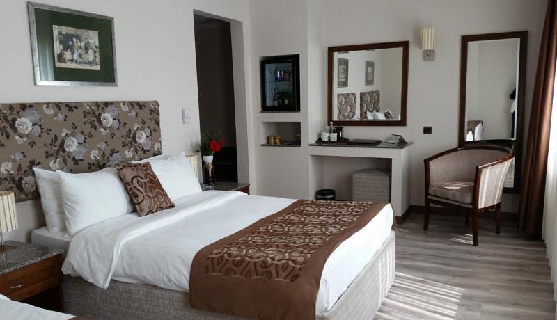 Adela Hotel 