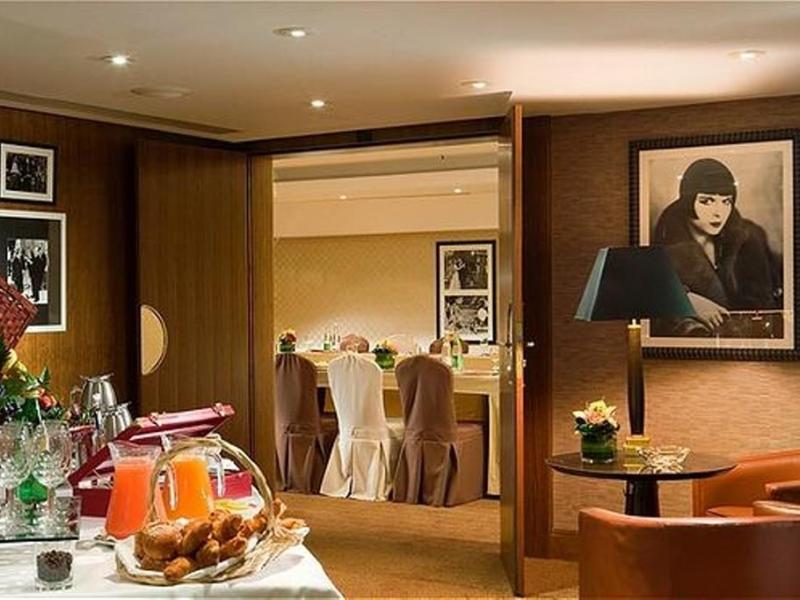 Warwick Paris