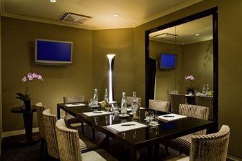 Warwick Paris
