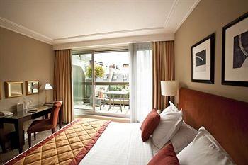 Warwick Paris