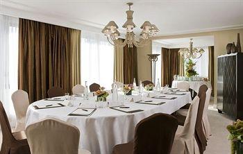 Warwick Paris
