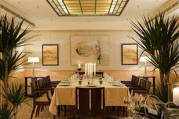 Warwick Paris