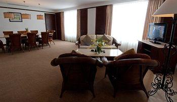 Waterfront Airport Hotel and Casino Mactan