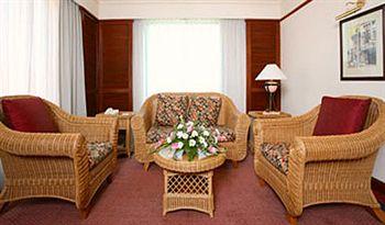 Waterfront Airport Hotel and Casino Mactan