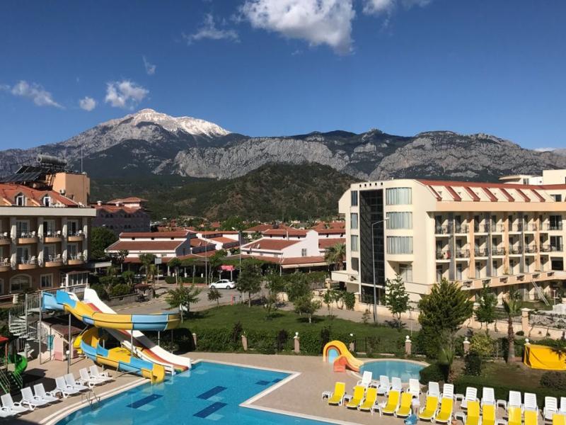 MG White Lilyum Hotel