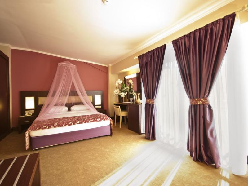 MG White Lilyum Hotel