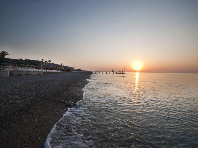 MG White Lilyum Hotel