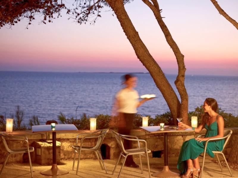 White Rocks Hotel & Bungalows
