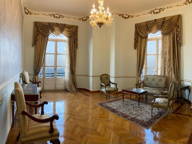 Paradise Inn Windsor Palace Hotel