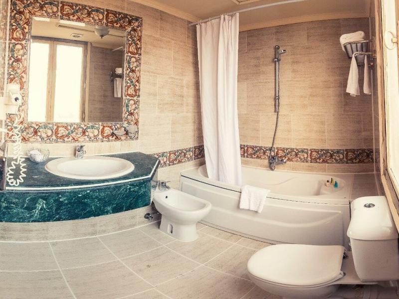 Paradise Inn Windsor Palace Hotel